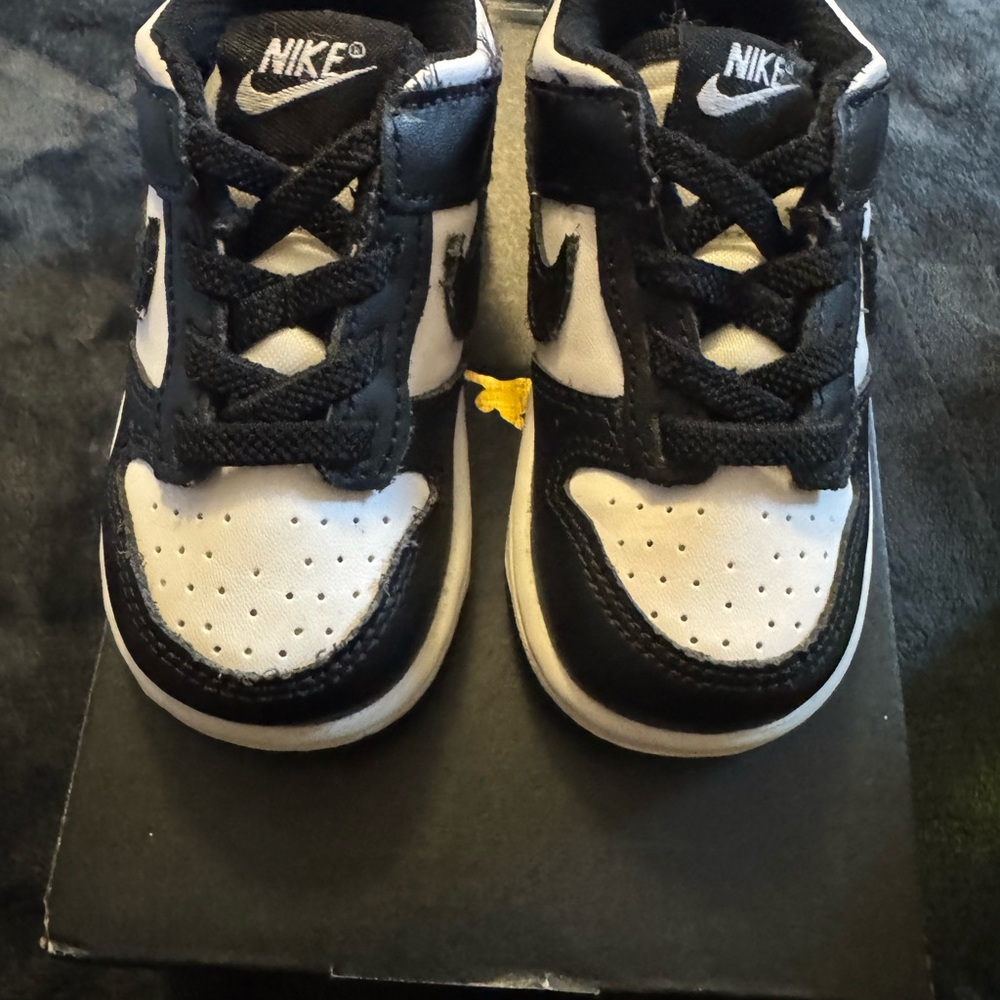 Nike Black and White Sneakers Classic Low-Top Design